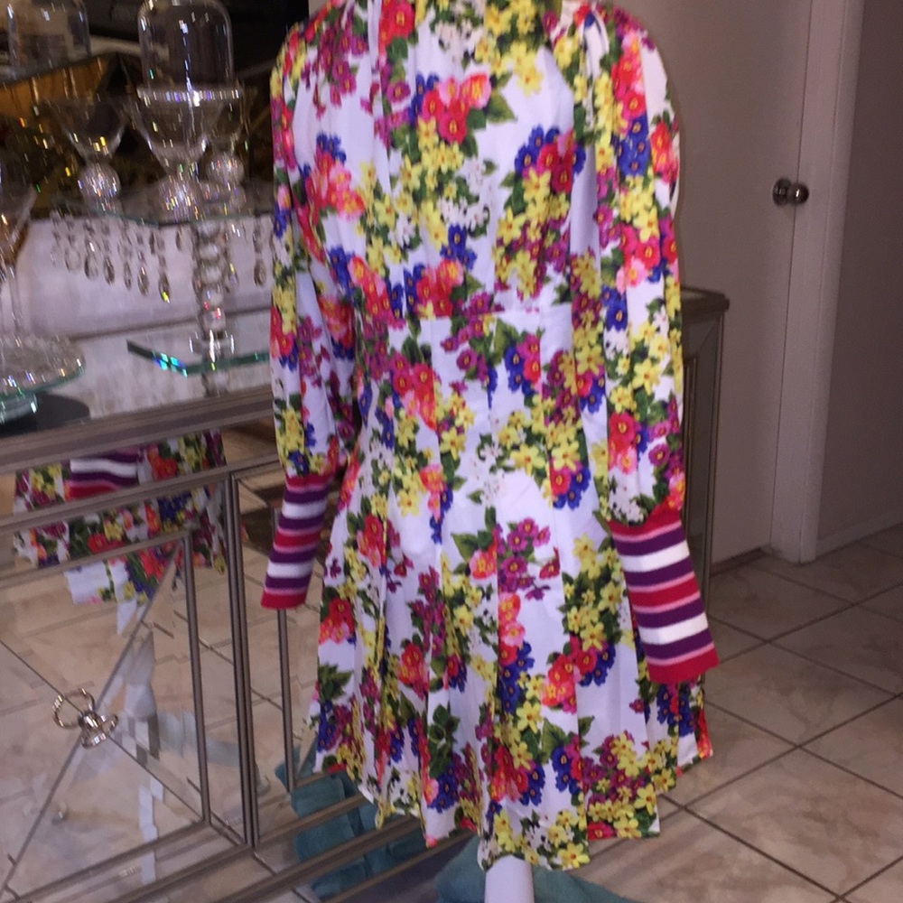 Beautiful Floral Dress - Picture 7 of 8